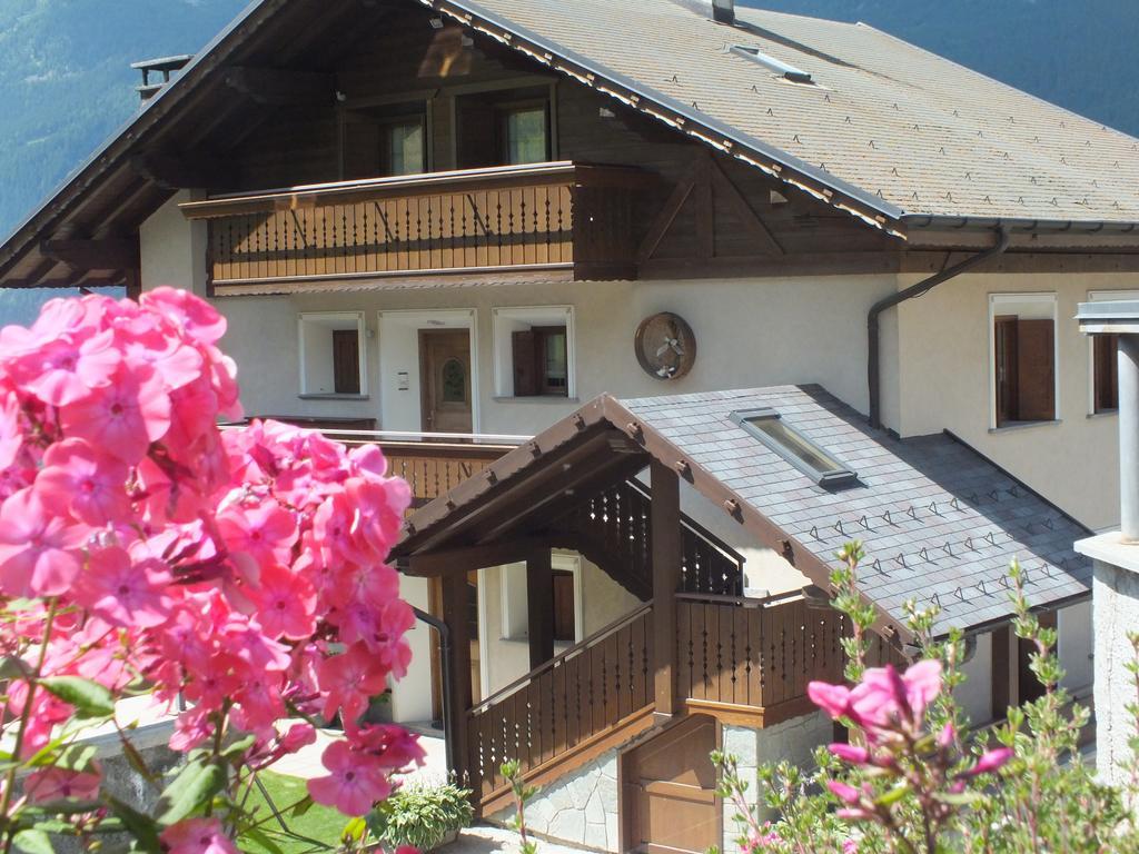 Best House Snc Di Elisa Baroni E Beatrice Dei Cas Бормио Екстериор снимка